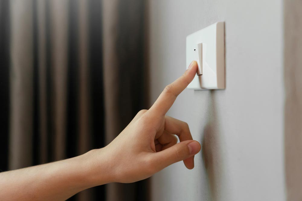 kebiasaan hemat listrik kebiasaan hemat listrik